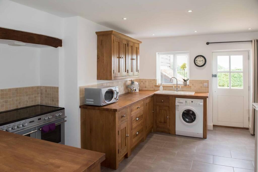 Immaculate Barn Annexe Close To Stansted Airport Грейт-Данмоу Экстерьер фото